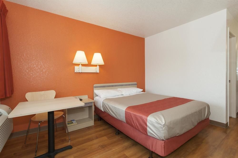 Motel 6 Sacramento, Ca - Downtown Экстерьер фото